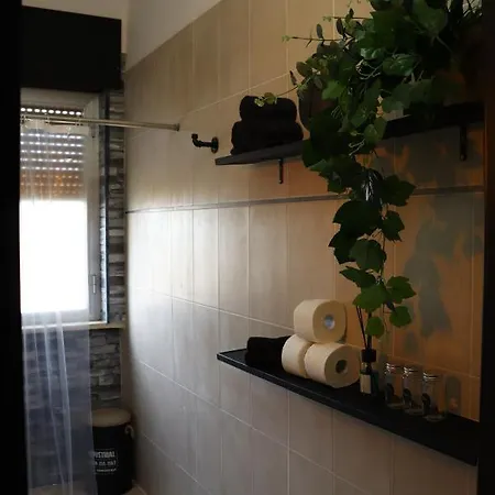 2nd Floor - Holiday House