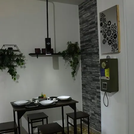 2nd Floor - Holiday House Apartment