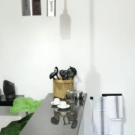 2nd Floor - Holiday House Apartment