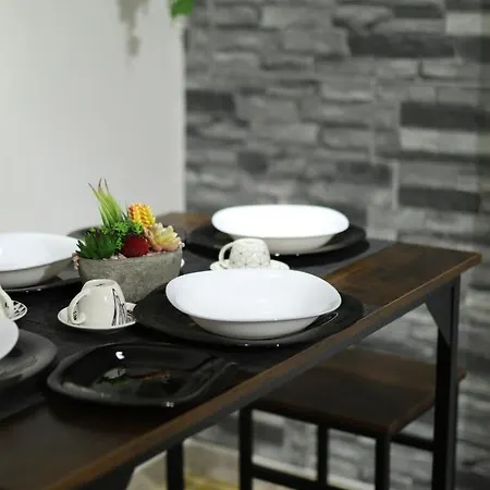 2nd Floor - Holiday House Apartment