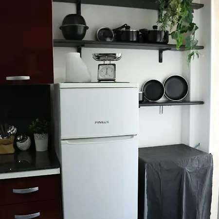 2nd Floor - Holiday House Apartment