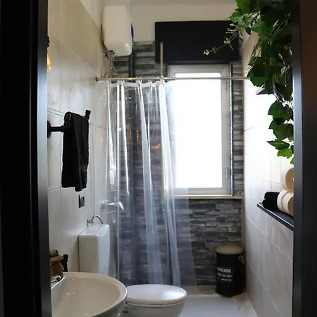 2nd Floor - Holiday House
