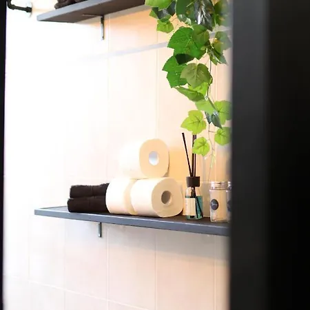 2nd Floor - Holiday House Apartment *