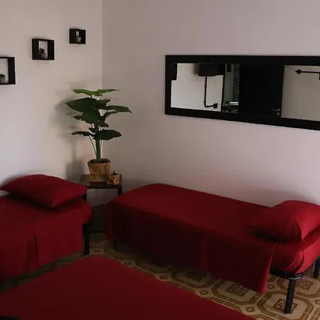 2nd Floor - Holiday House Apartment *